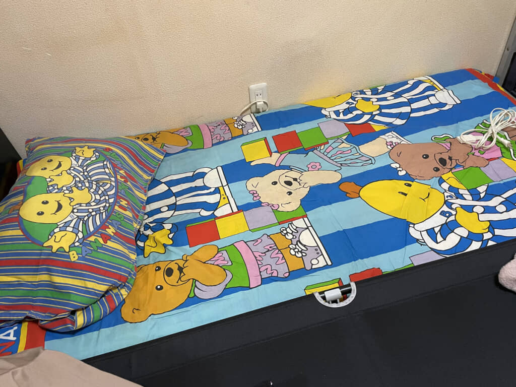 寝室もバナナでいっぱい