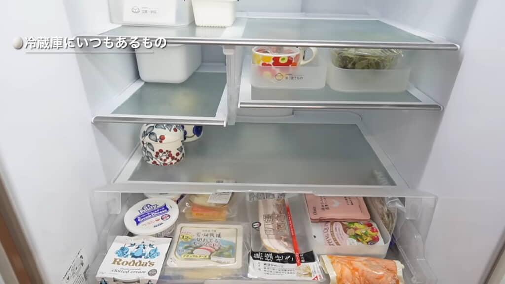 必要なものだけがあるスッキリとした冷蔵庫