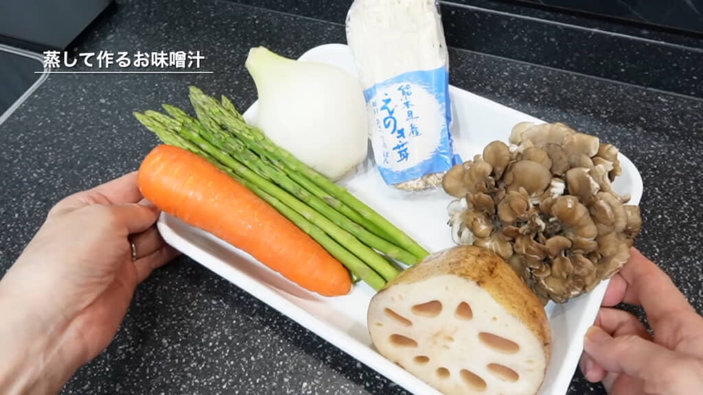 お味噌汁の具材には根菜類をよく使う