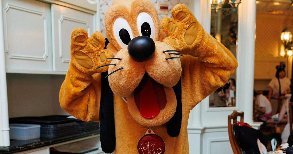 ディズニーでプルートに“サイン”を頼んだら…… 予想外の“激レアな