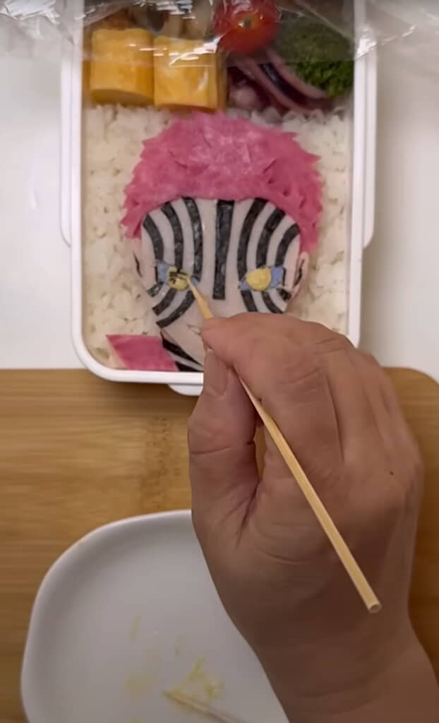 竹串を使って仕上げ……