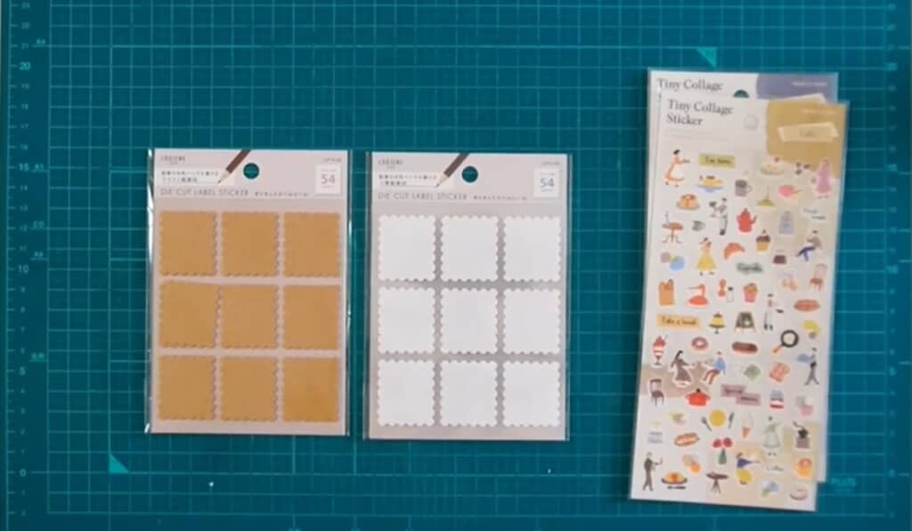 セリアの切手型シールと手帳用の小さいシールを使います