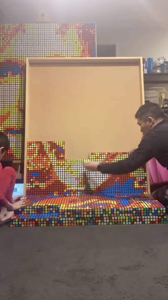 ランダムな色がだんだん絵になっていきます