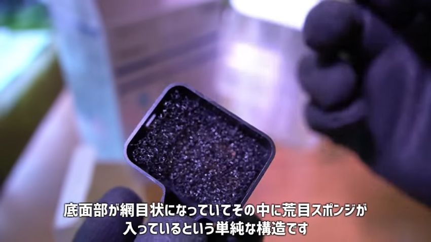 給水部の中にあるスポンジ