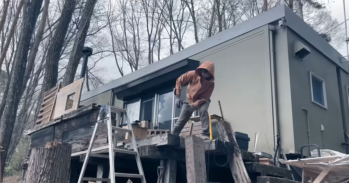 山小屋の老朽化したウッドデッキ→女性1人でDIYしたら……　3カ月後、見違える空間に「憧れます」「最高」「ウルウル」（1/3） | リフォーム・リノベーション・DIY ねとらぼ