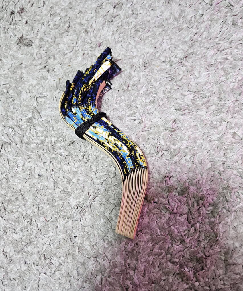 曲がった扇子かと思ったら……