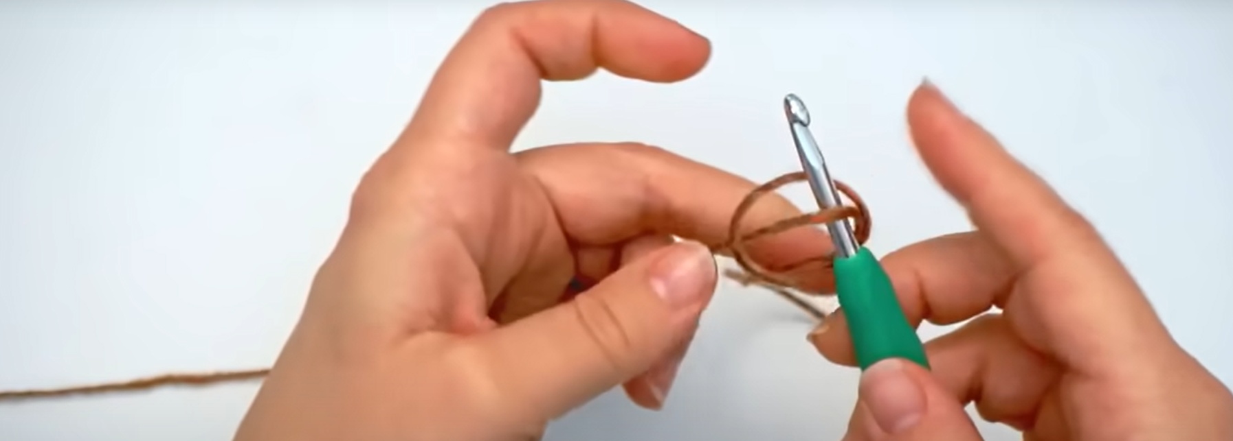 かぎ針で毛糸をひたすら編んでひねりあげると……　秋冬に便利なおしゃれアイテム完成に「実用的」「とても美しい」【海外】（1/3） | ライフスタイル ねとらぼ