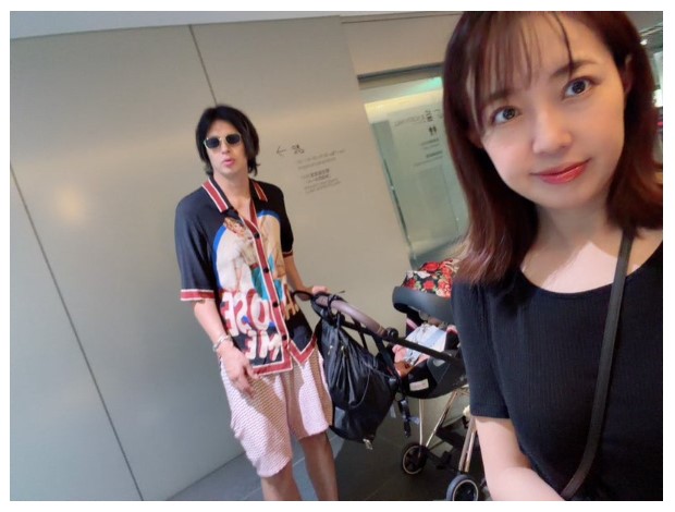 アレクサンダーと川崎希の夫婦ショット