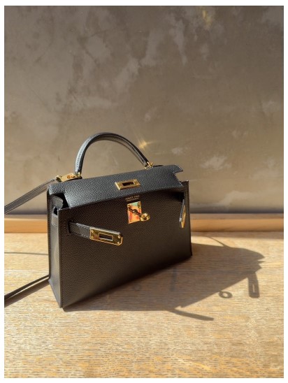 川崎希の400万円を超える高額バッグ「エルメス」のミニケリー2