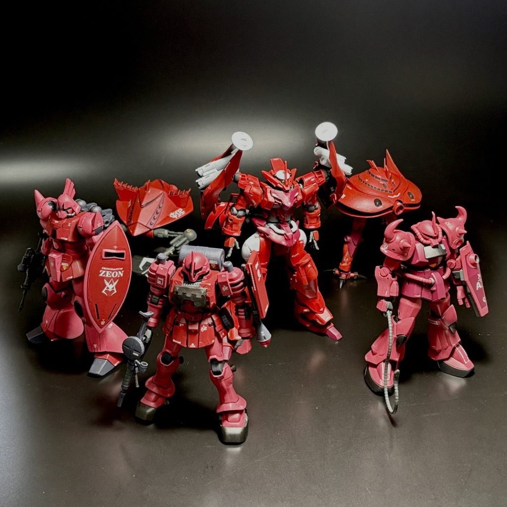 普通に立たせるとこんな感じ。ビグロ、ビグ・ザムは1/550スケールのキットを使用