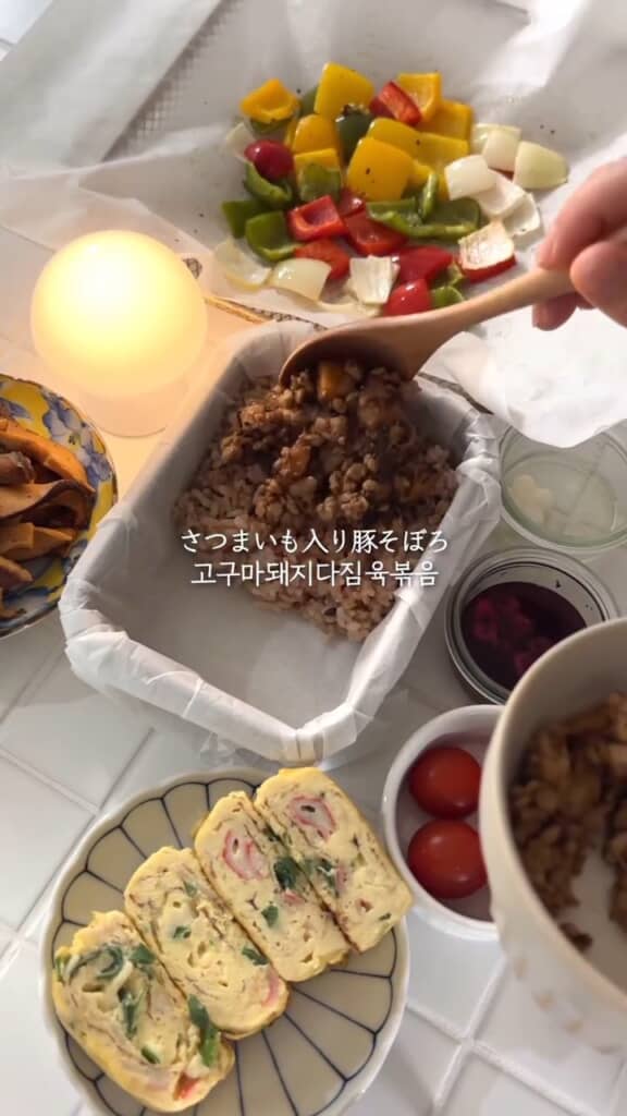 ご飯はそぼろ丼に