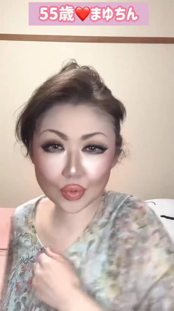 メイクが仕上り、髪形や服装も変えたら……