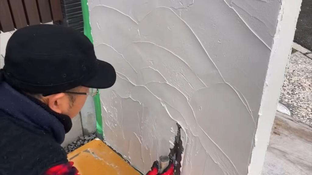 ジョリパットを塗り、模様を付けました