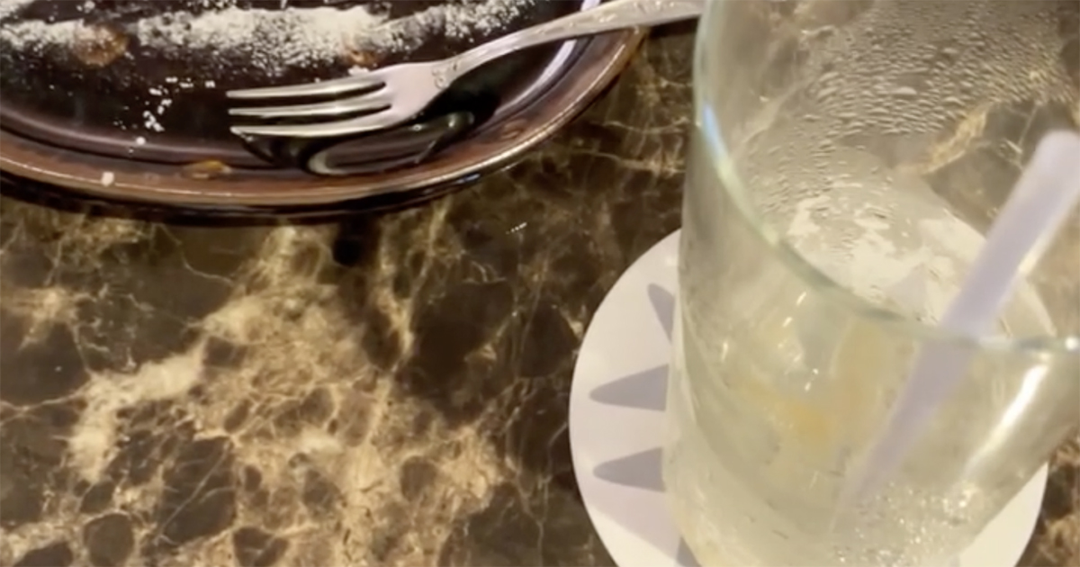 喫茶店で客が帰ったあと、テーブルを片付けに行くと……「おおおお」　店主が驚いた“まさかの光景”が100万再生（1/2） | ライフスタイル ねとらぼ