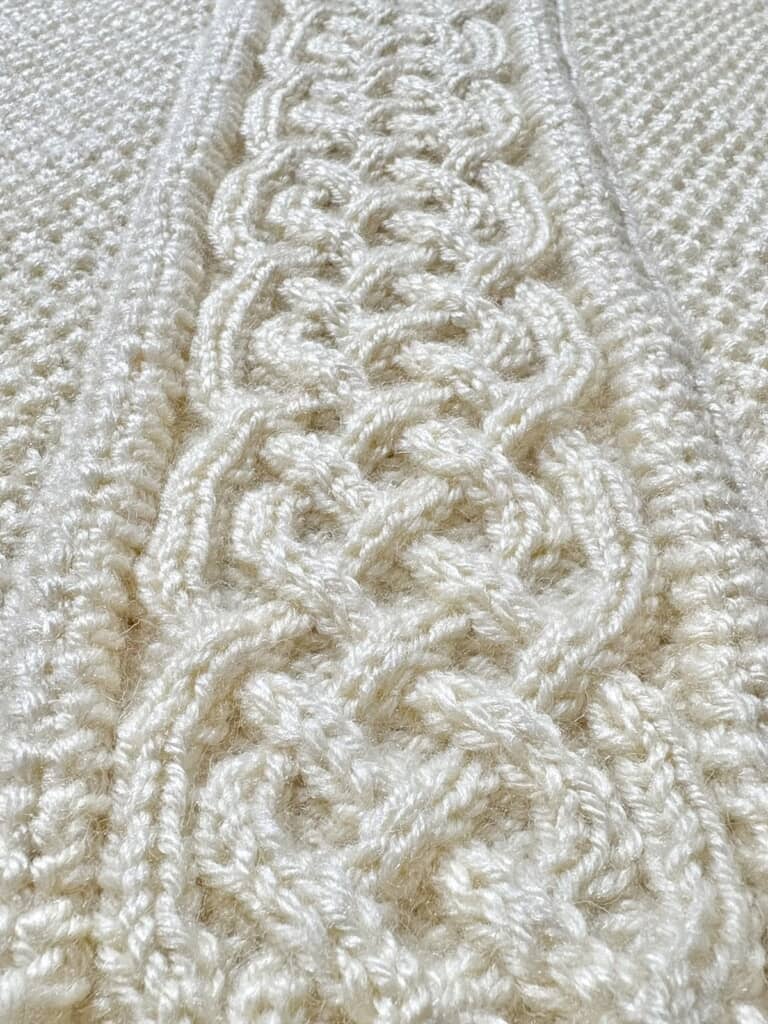 アラン模様がすてきな袖部分が完成