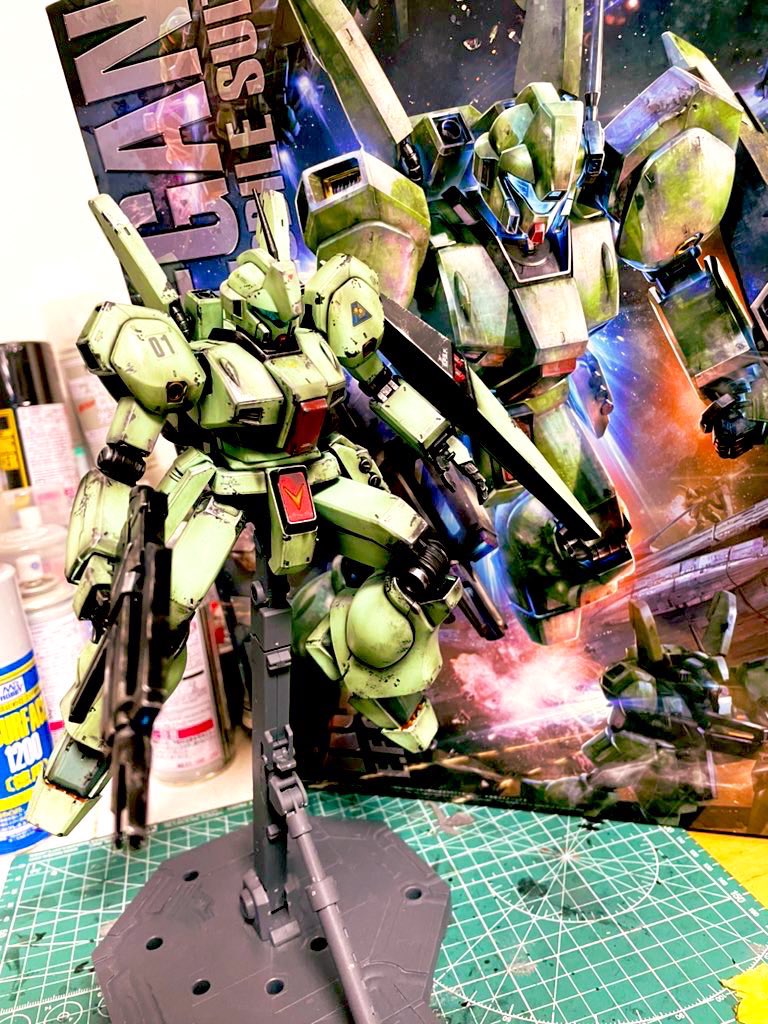 箱絵のジェガンを塗装で再現
