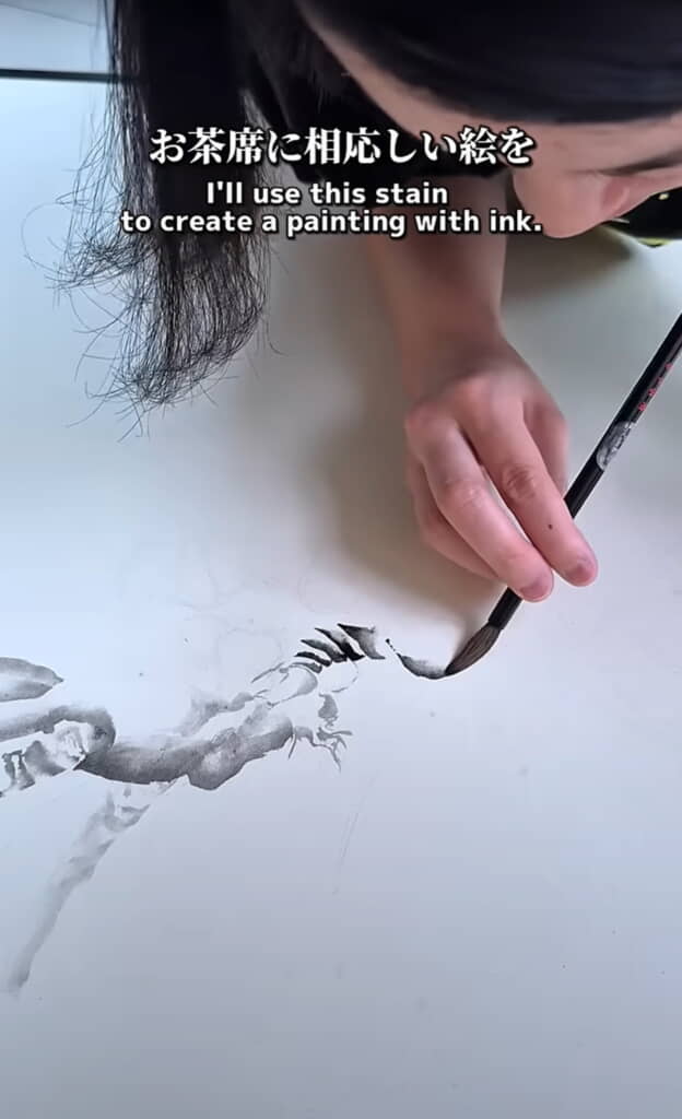お茶席に合う絵を描いていく