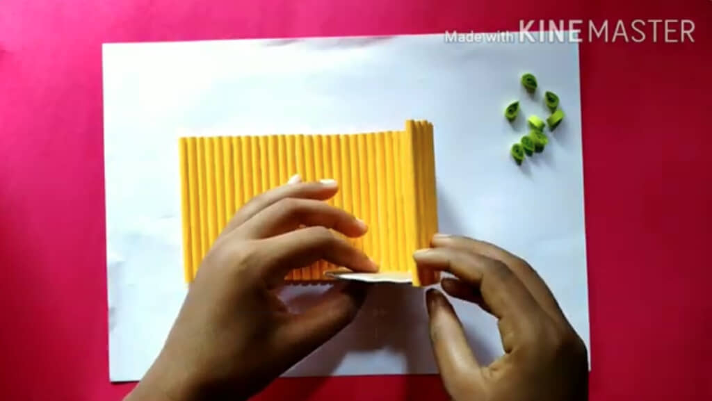 ペン縦の底面に巻き付けます