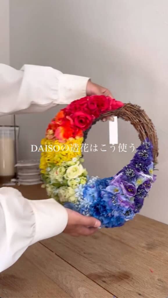 ダイソーの造花でカラフルなリースを作ります