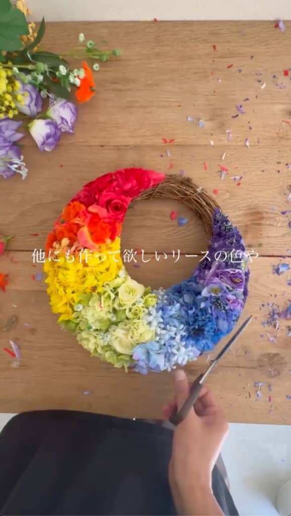 すごくきれいな虹色リース！