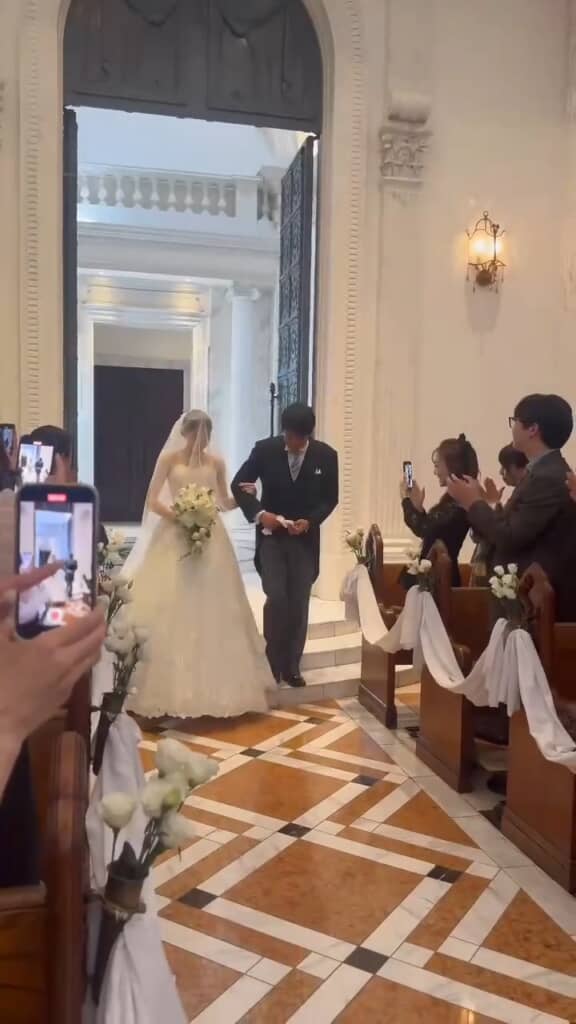 結局娘さんがエスコート