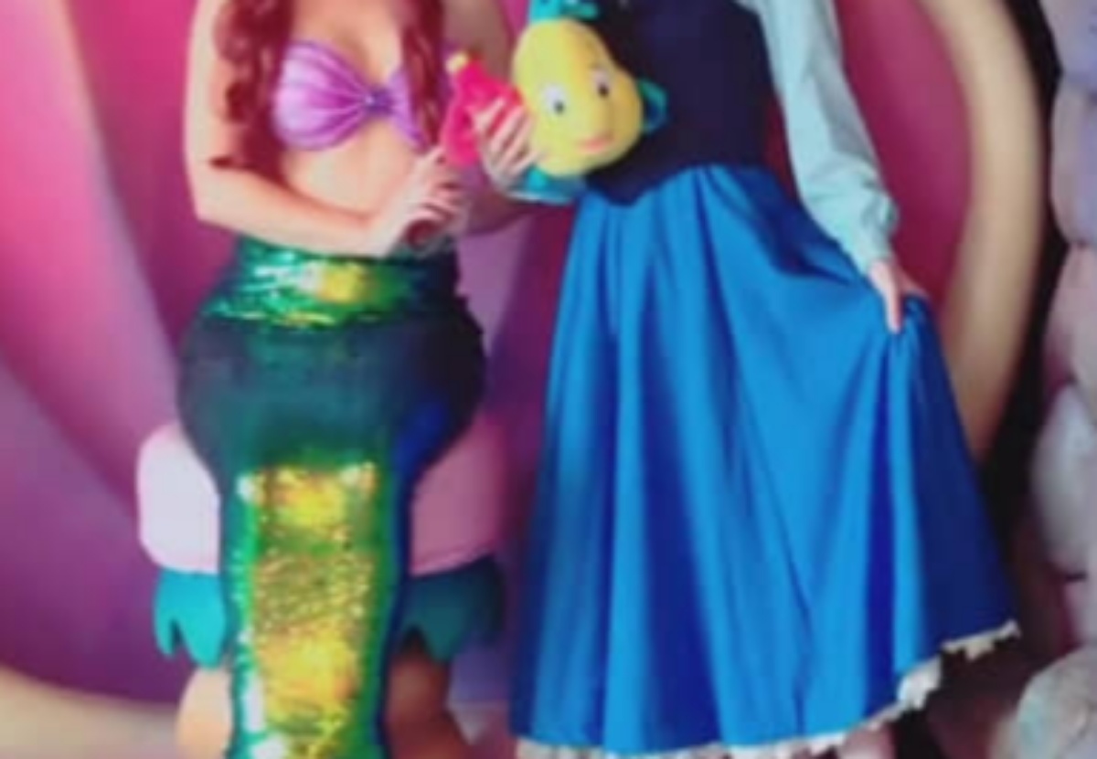 憧れのディズニープリンセスに会いに行くと……「2人いる」「どっちがほんもん？」　驚がくの2ショットに目が点（1/3） | ディズニー ねとらぼ