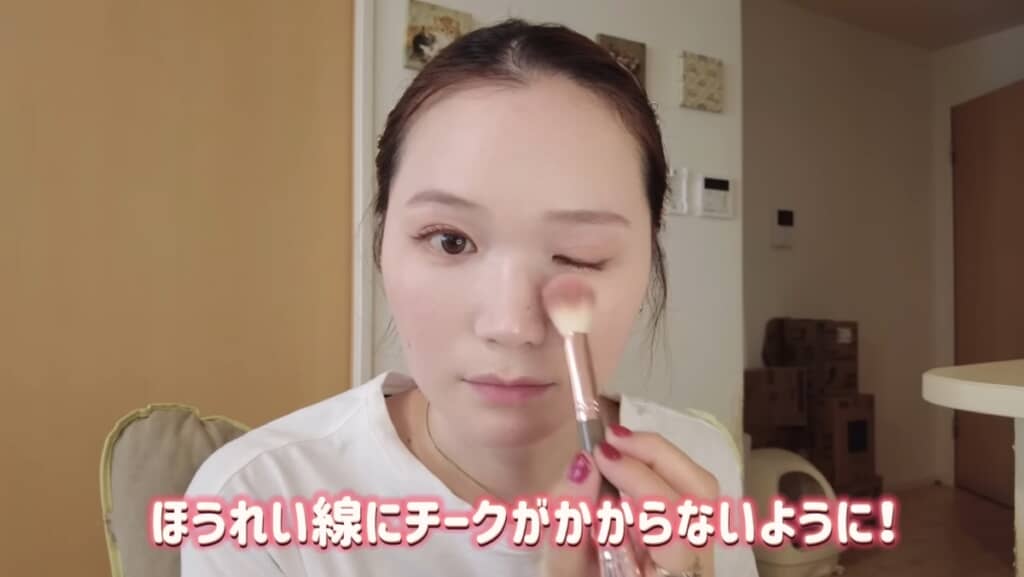 チークはほうれい線にかからないように！