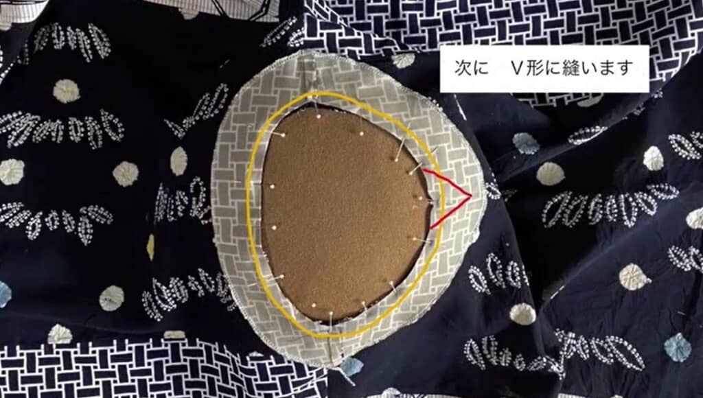 身頃と見返しを縫い合わせます