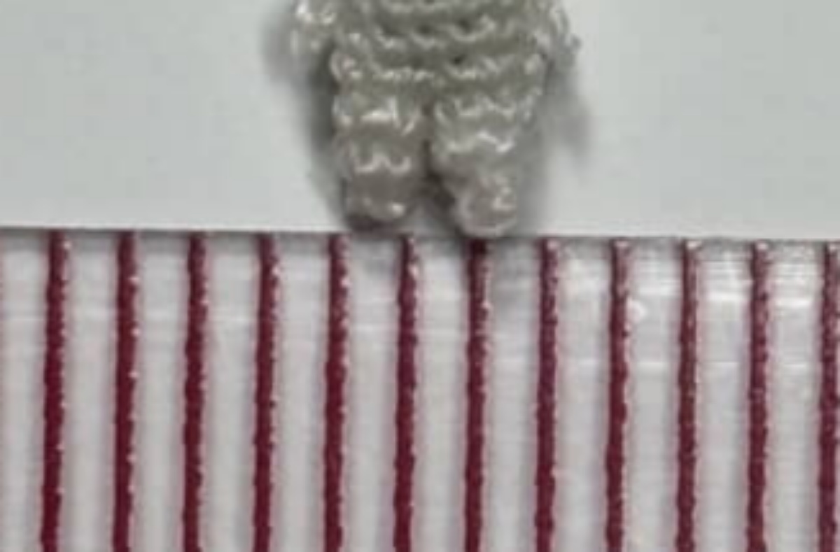 極細かぎ針で白と緑の糸を編むと……「すごっ」　わずか3ミリの完成品に「ちっちゃーーーい！」「これぞ神ワザ」（1/3） | ライフスタイル ねとらぼ