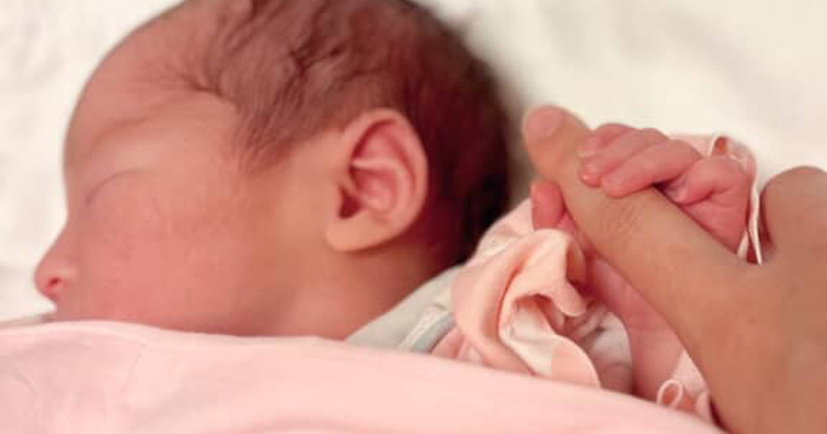 出産した日「今日の空、写真撮ってほしい」　母「ちょっと待ってな」→予想を超える“特別な1枚”に反響「わぁ…」「涙がこみ上げてきた」（1/3） | ライフスタイル ねとらぼ