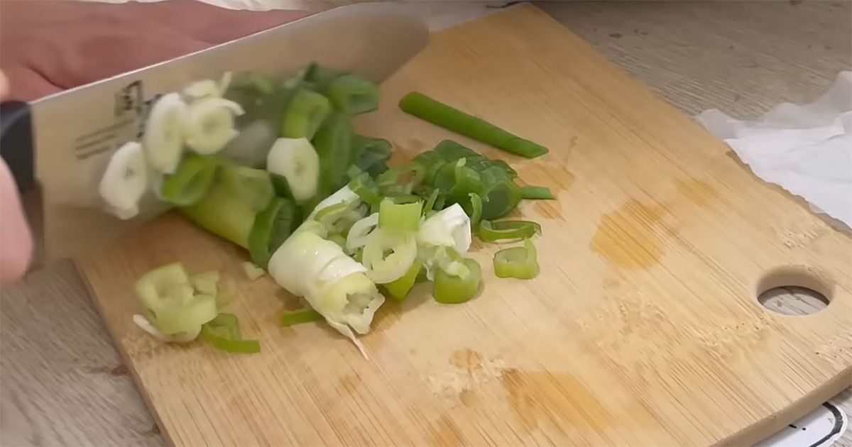 介護士の31歳男性、18時間労働後に自炊したら……　手際良い“一皿”に「おなか空いてきた」「ほんと偉すぎます」（1/3） | グルメ ねとらぼ