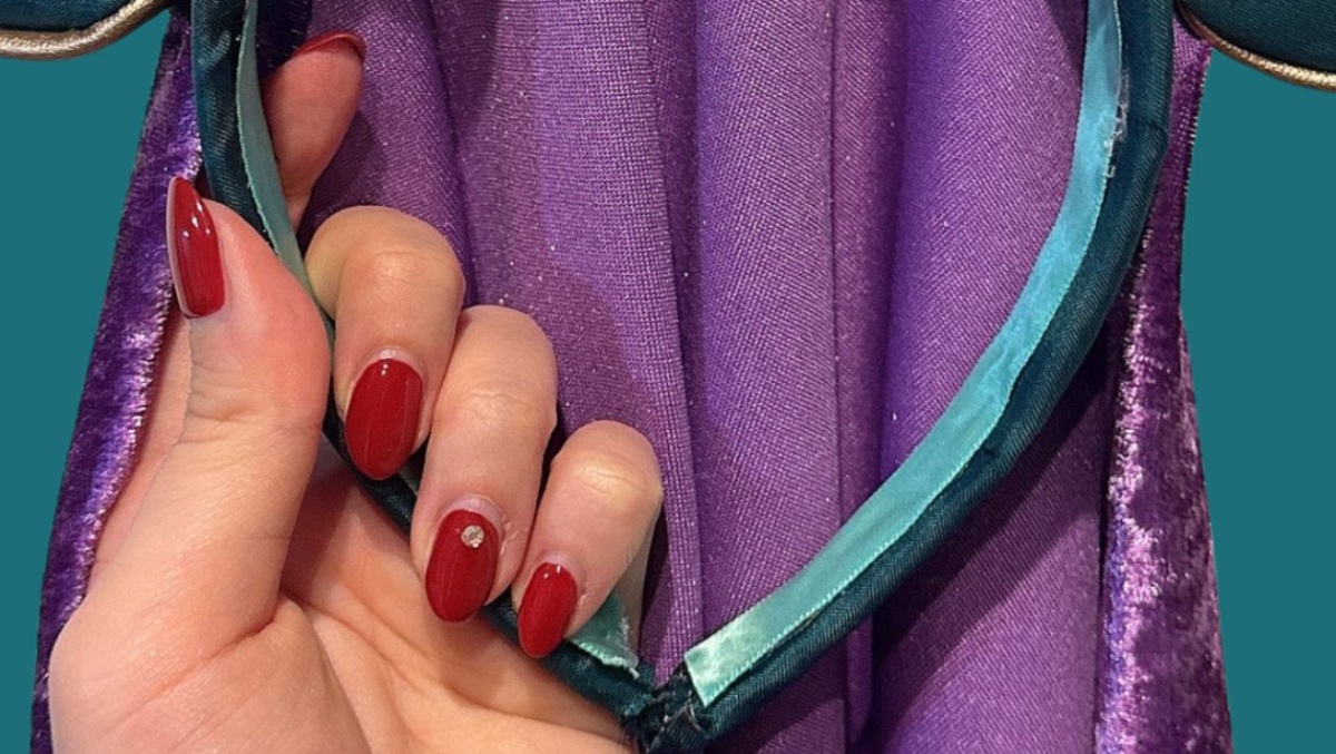 ダイソーカチューシャを使った「アナ雪」イメージの自作グッズ→「天才？？」「公式より好み」　ガチ勢のこだわり詰まった完成品に称賛の声（1/3） | ディズニー ねとらぼ