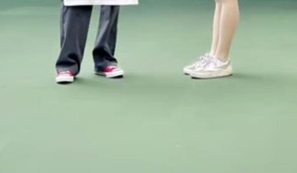 ディズニーで「二度見どころか三度見」された2人→衝撃の姿に「何だこの可愛いカップル」「実写化やん」と170万再生 | ディズニー ねとらぼ