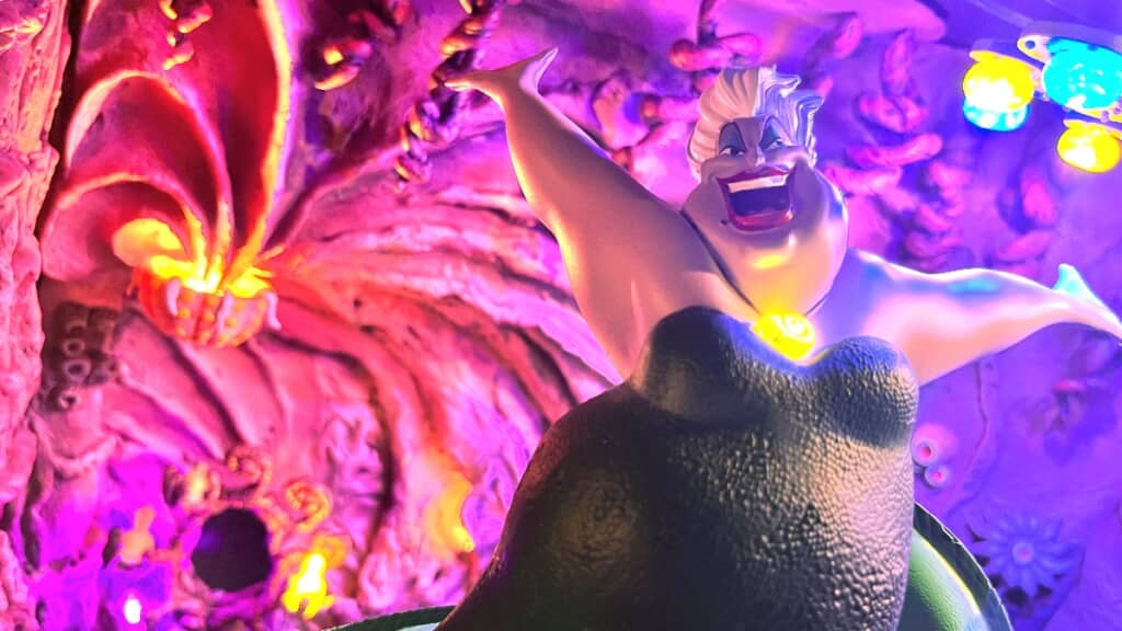 ジオラマにアースラを置いた様子