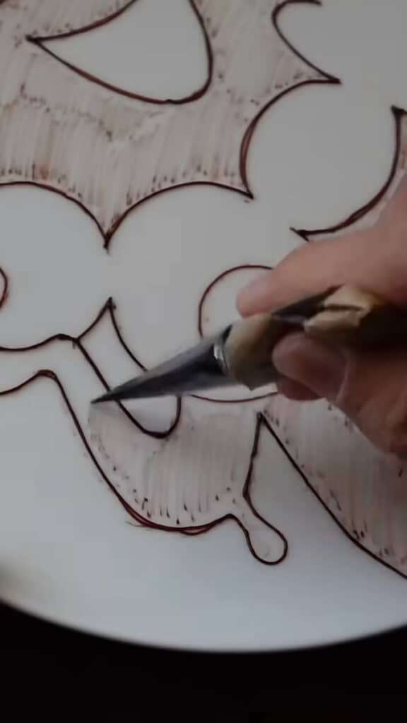 胴体も余すところなく塗って……