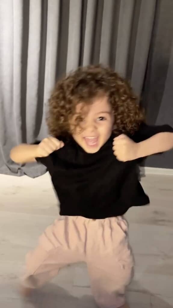 ノリノリでキレキレのダンス！