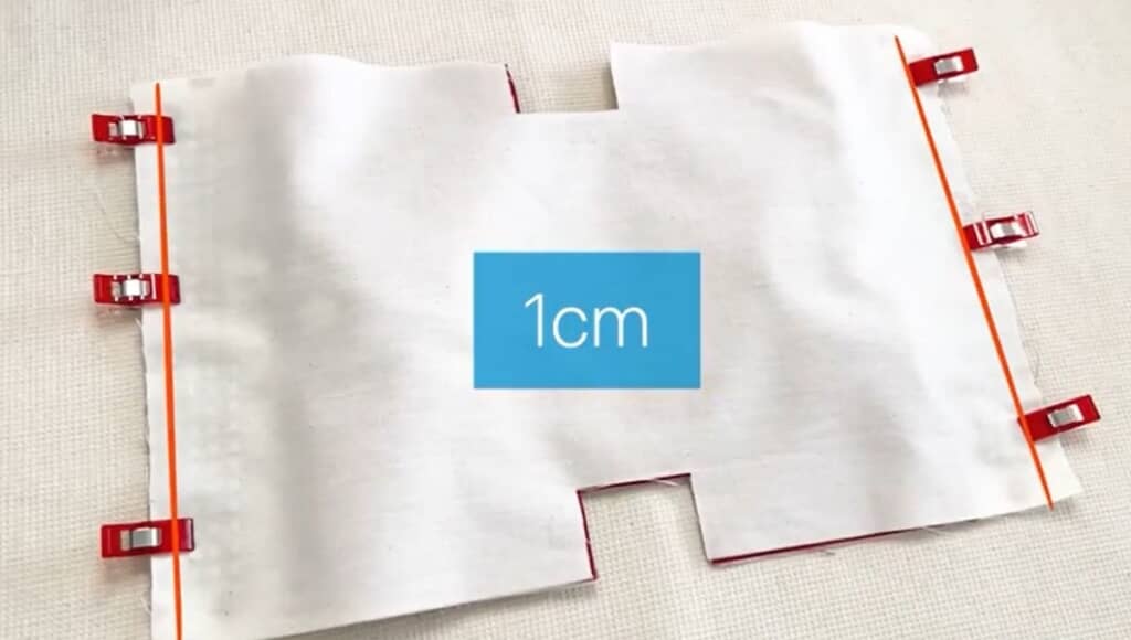 巾着の裏地を重ねて縫います