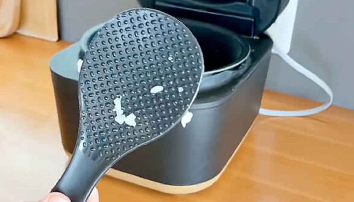 お米がくっつくしゃもじ→家にあるもので……「生き返った！」　すぐできる魔法みたいな裏ワザに「さっそく試してみる」（1/3） | ライフハック ねとらぼ