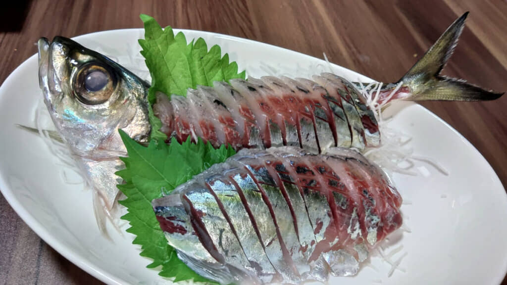 話題のアジは、投稿者自らさばいておいしくいただいたそうです