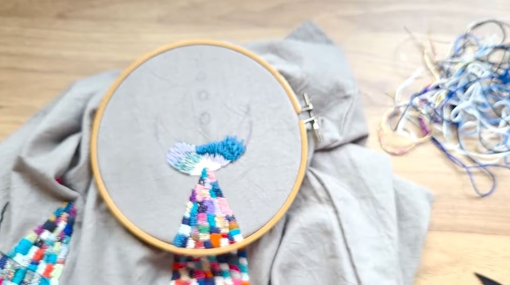 尻尾を縫う様子