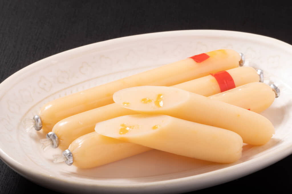 お父さんが言ったのは「チー（ズが入った）かま（ぼこ）」。「ちいかわのチータラ」なら実在したところまで含めて惜しい