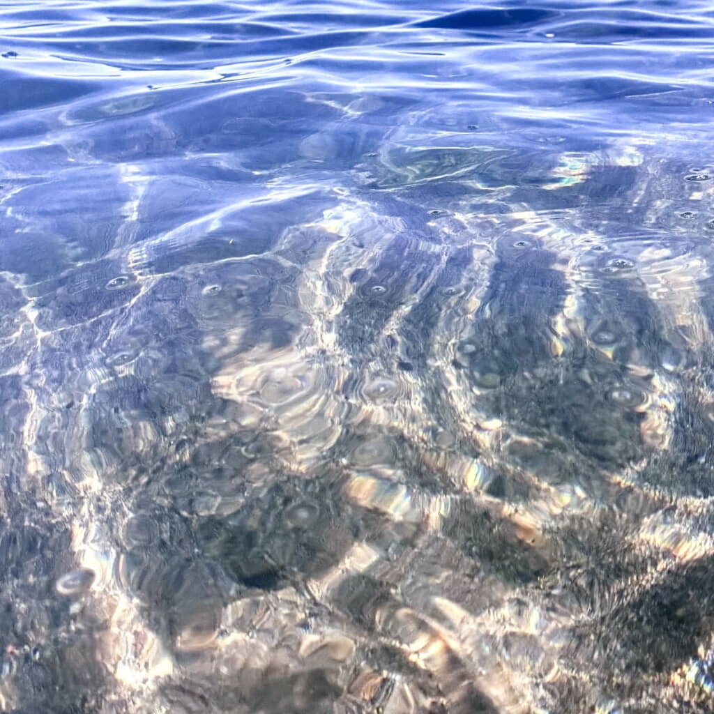 透明感がハンパない海を撮った写真
