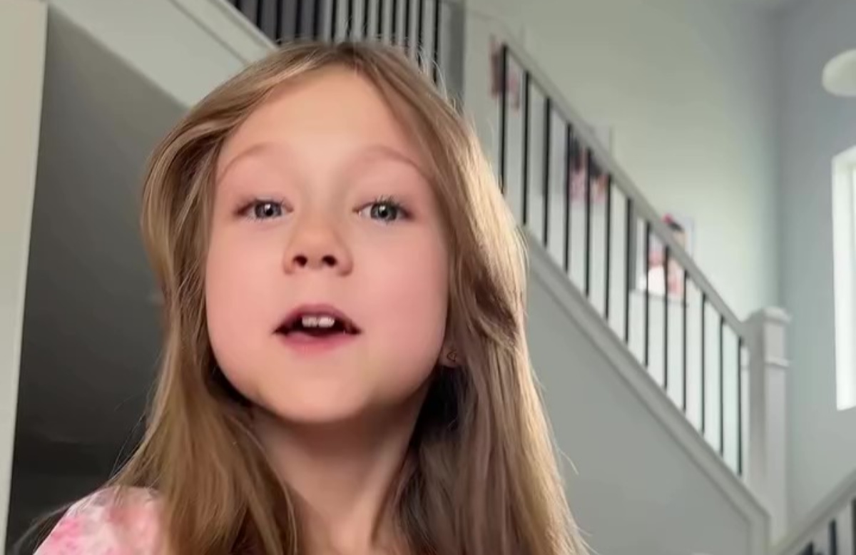 お姉ちゃんは“金髪に青い瞳”、2歳下の妹を見るとまさかの……「エルサとアナだ」　遺伝子の神秘を感じる光景が3100万再生【海外】（1/3） | ライフスタイル ねとらぼ