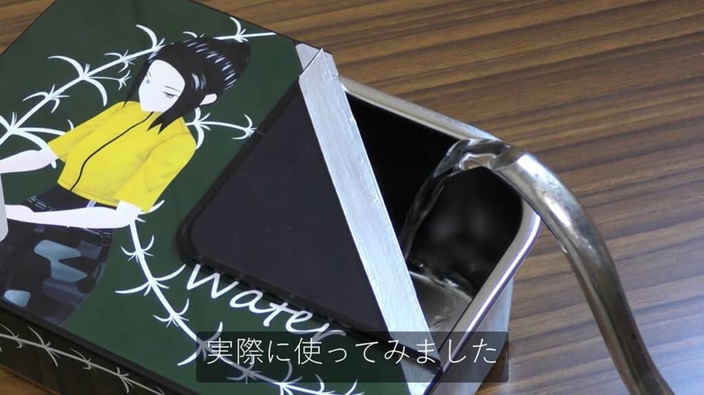 給水口から水を注ぐ