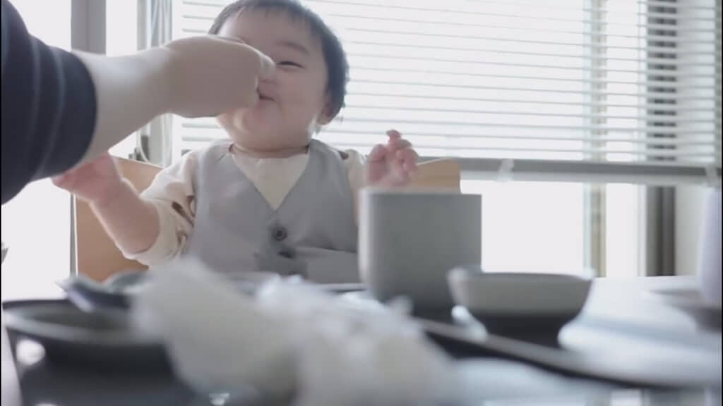 大きなお口を開けてパクリ！