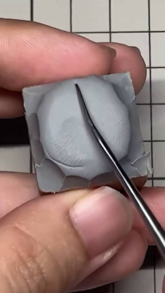 最初は単に丸い粘土が……