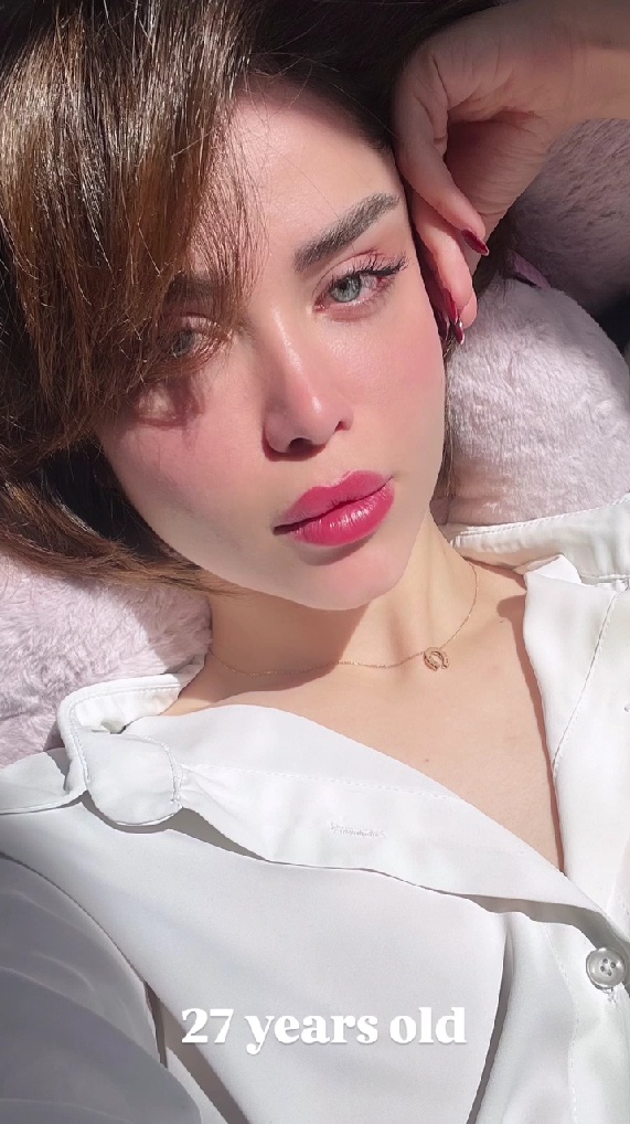 青い瞳の5歳の少女→22年後……　圧倒的すぎる変化が270万再生「最高にかわいい」「目がすごくきれい」【海外】