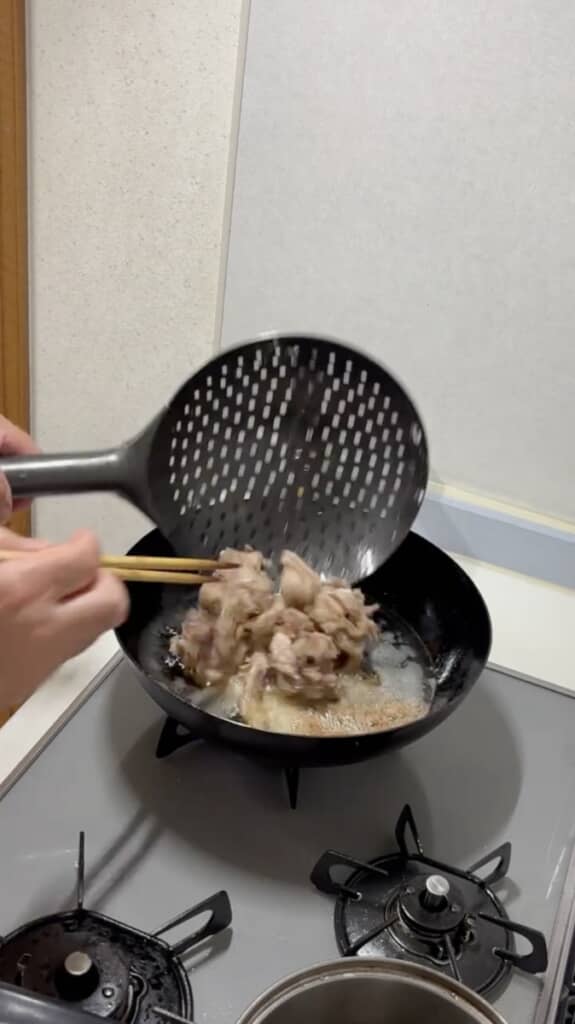 二度揚げしてカラッと仕上げます