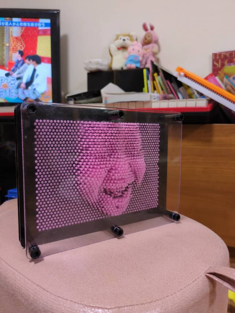 顔が浮き出ている!?