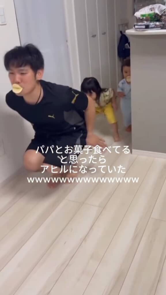 パパとお菓子を食べていると思いきや……？